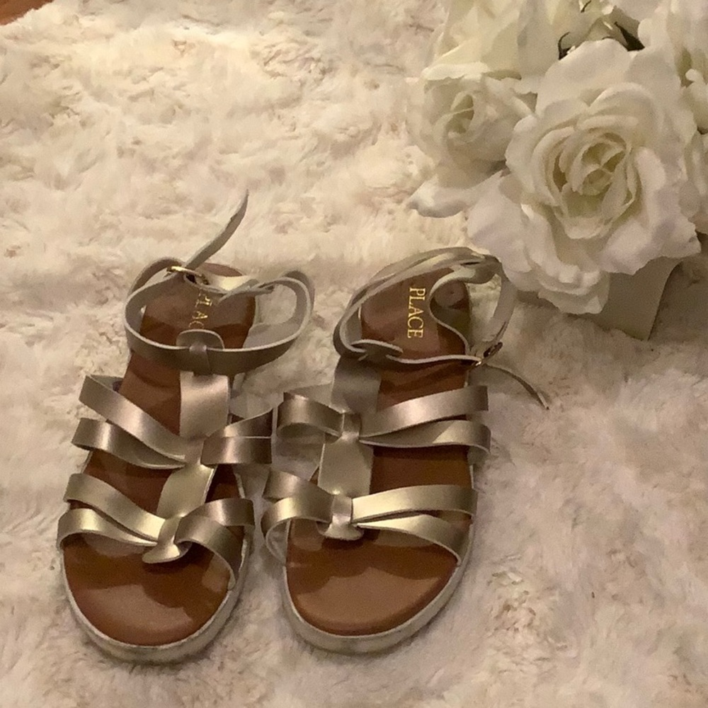 Preloved child’s place sandals size 5
